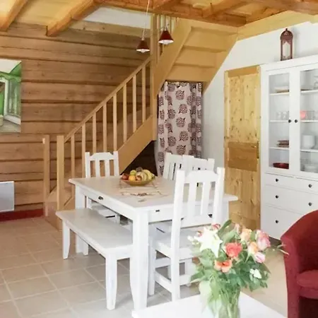Cosy A Avec Piscine Partagee