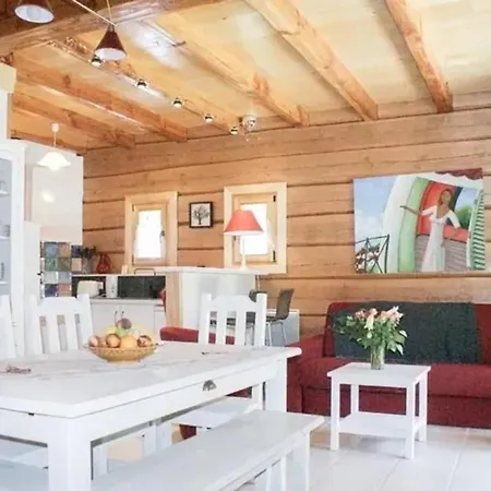 Cosy A Avec Piscine Partagee